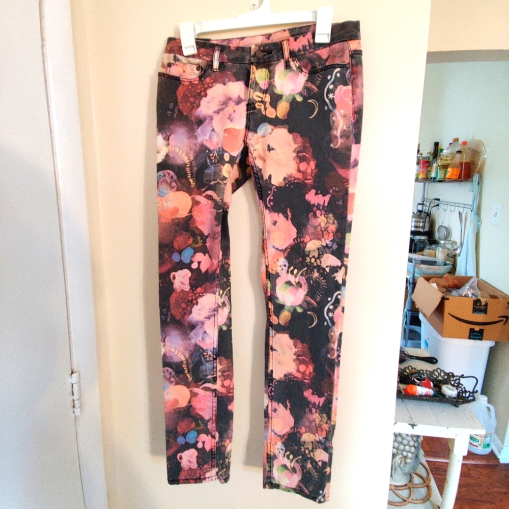 graffiti style skinny jeans ✨ INSIGHT